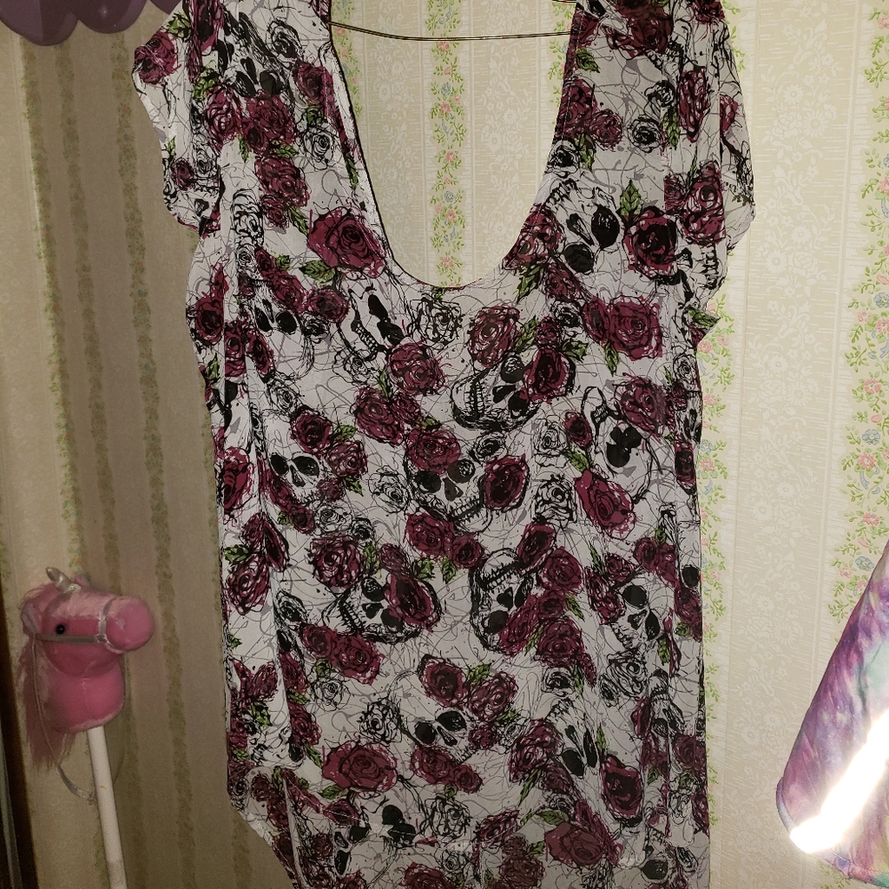 ♤♤♤♤♤  SOLD  ♤♤♤♤♤Hot topic top